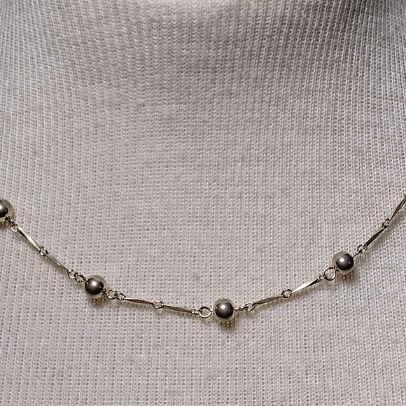 Gold Tone Metallic Necklace - Picture 3 of 7